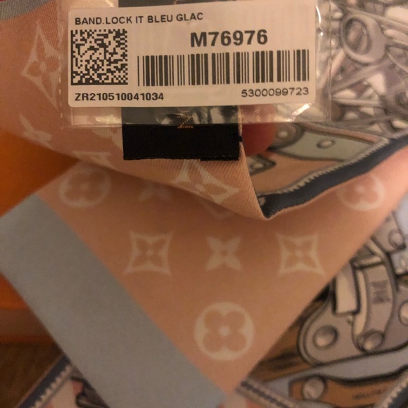 Louis Vuitton bandeau - Picture 2 of 3